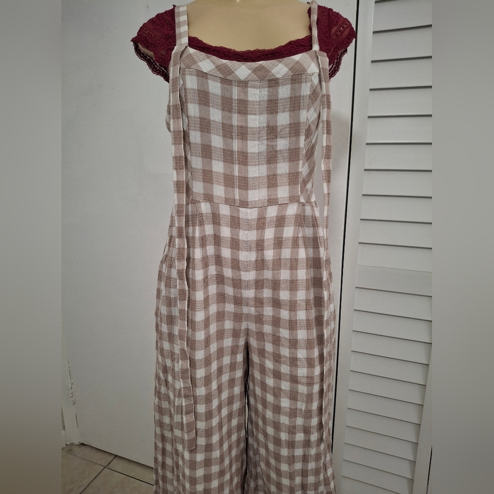 💋Free People Gingham Jumpsuit in Cream and White💋 - Picture 6 of 10